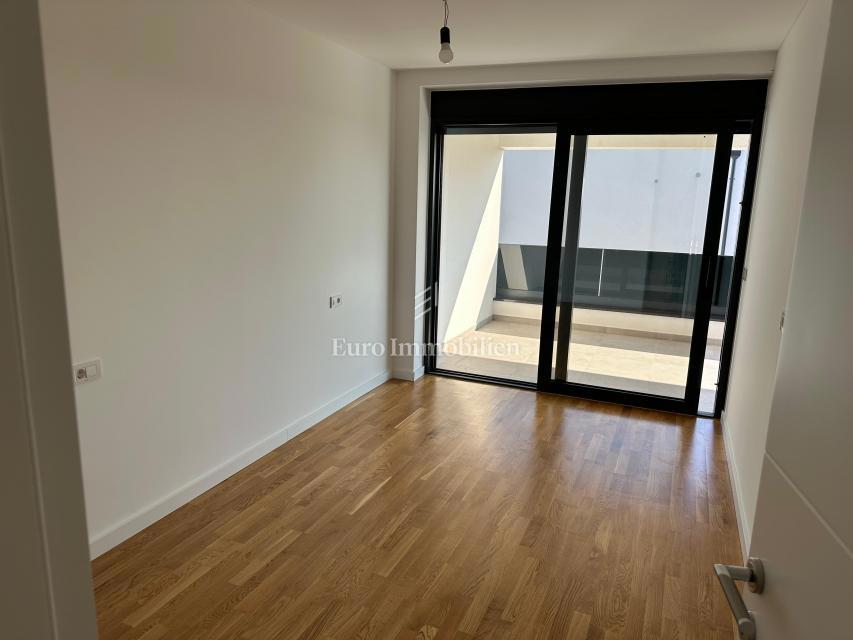 Apartma z bazenom in strešno teraso, novogradnja, otok Krk