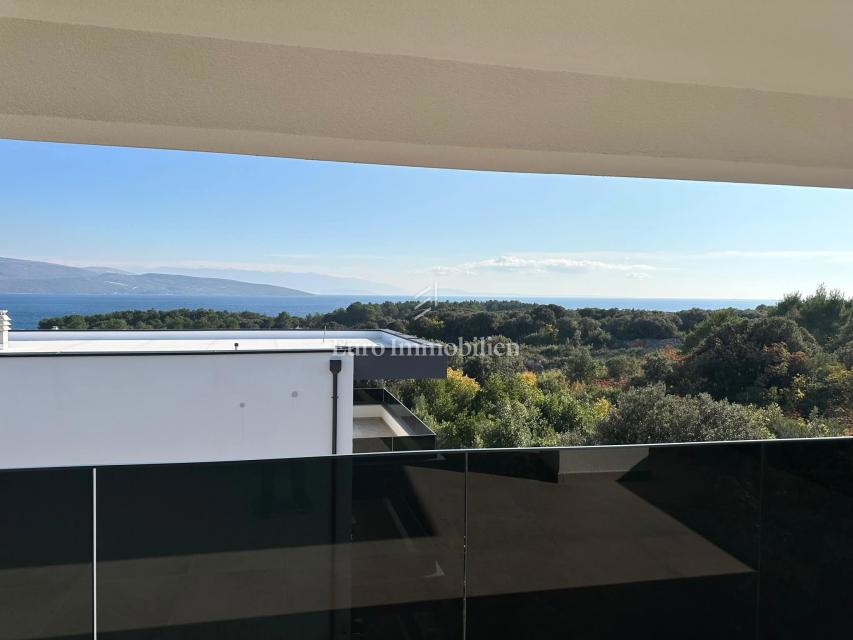 Apartma z bazenom in strešno teraso, novogradnja, otok Krk