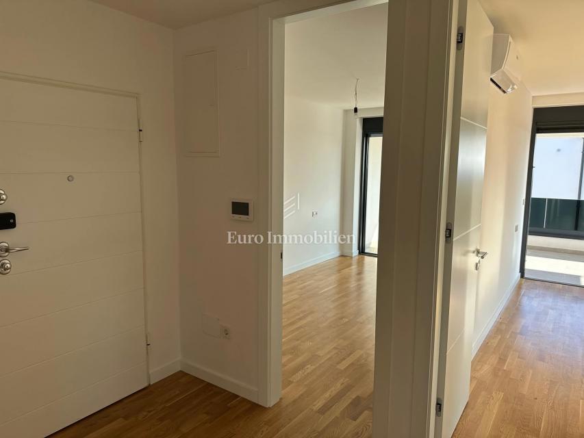 Apartma z bazenom in strešno teraso, novogradnja, otok Krk