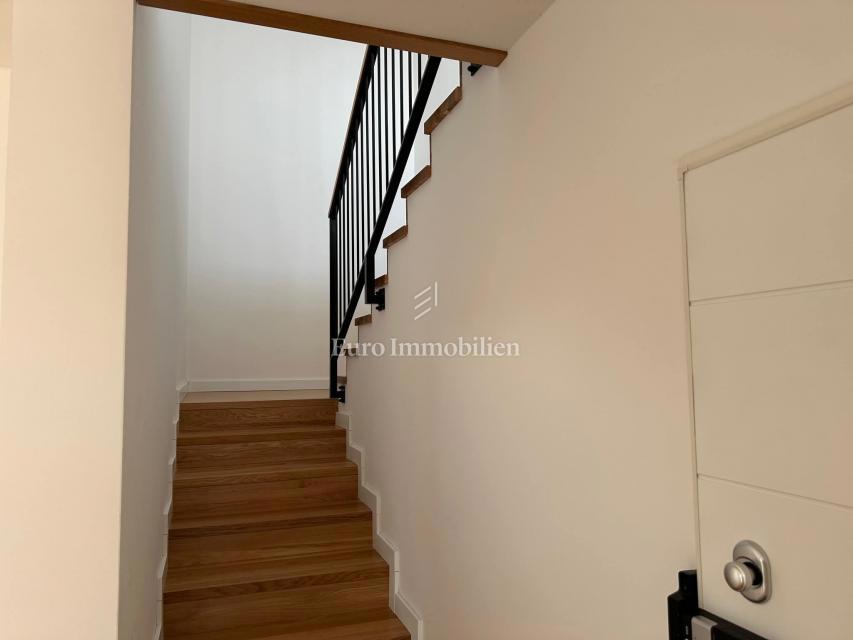 Apartma z bazenom in strešno teraso, novogradnja, otok Krk