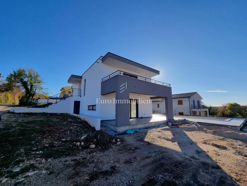Moderna vila z bazenom v izgradnji, v okolici Labina