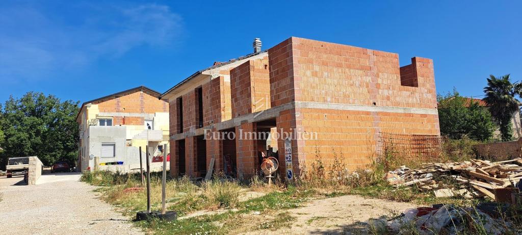 Dvojček z bazenom, roh bau, Vrbnik-okolica