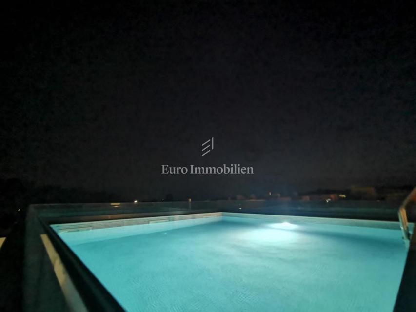 Stanovanje z bazenom in strešno teraso - Belafuža, Zadar