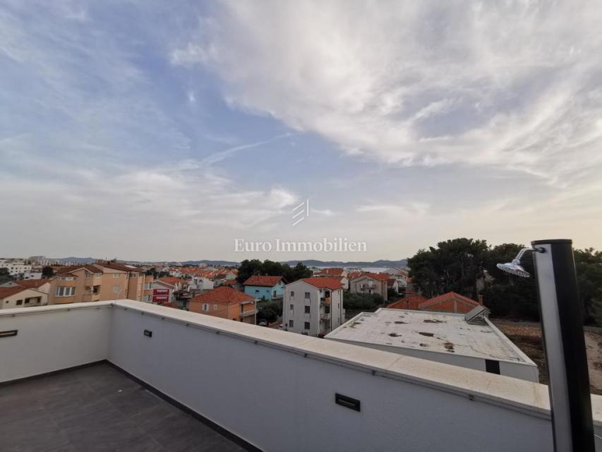 Stanovanje z bazenom in strešno teraso - Belafuža, Zadar