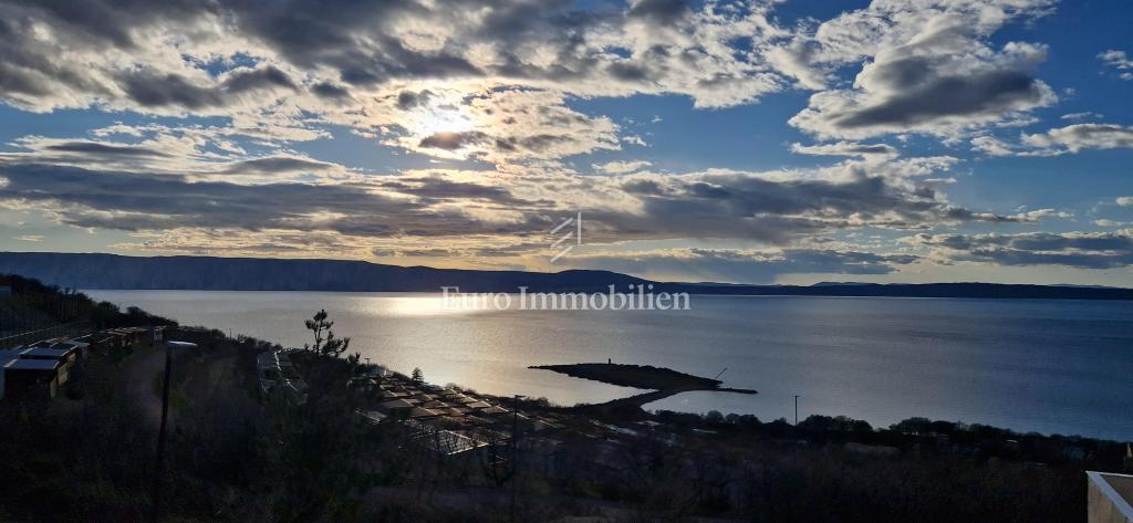 Obnovljena hiša z dvema stanovanjima in vrtom - Klenovica