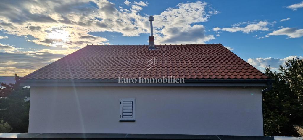 Obnovljena hiša z dvema stanovanjima in vrtom - Klenovica