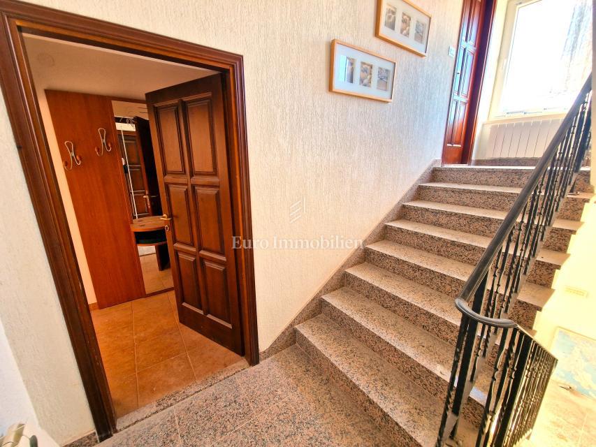 Krk okolica - apartma v pritličju
