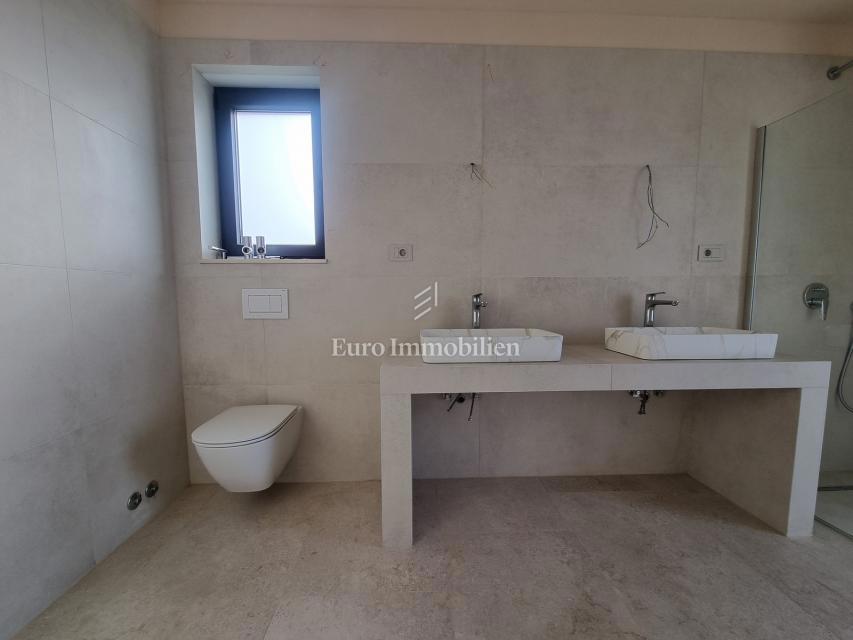 POREČ OKOLICA - moderna vila s strešno teraso, pogled na morje