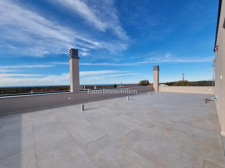 POREČ OKOLICA - moderna vila s strešno teraso, pogled na morje