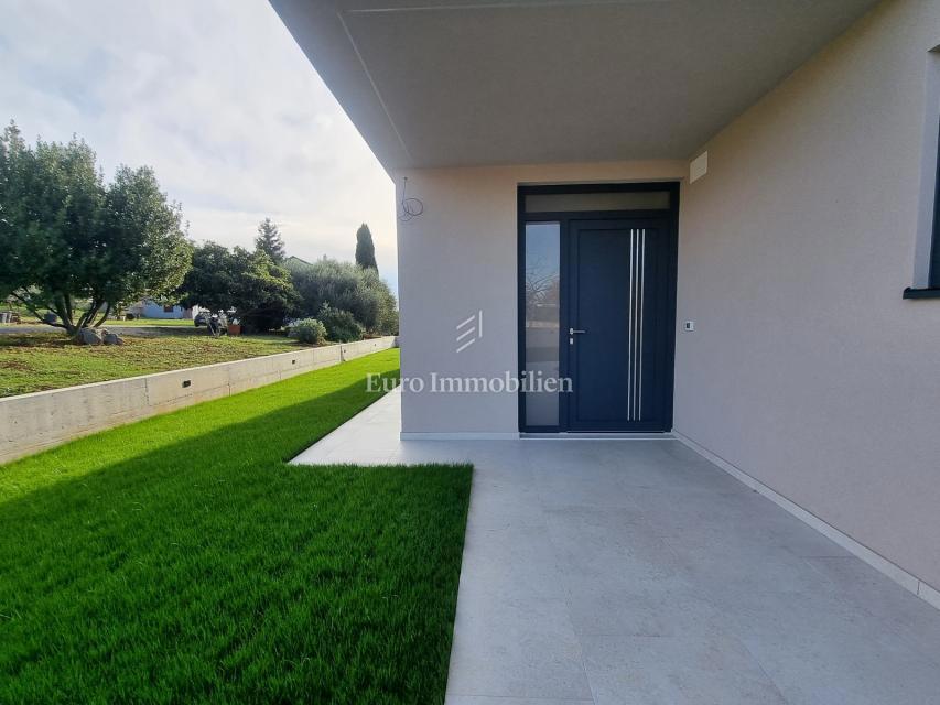 POREČ OKOLICA - moderna vila s strešno teraso, pogled na morje