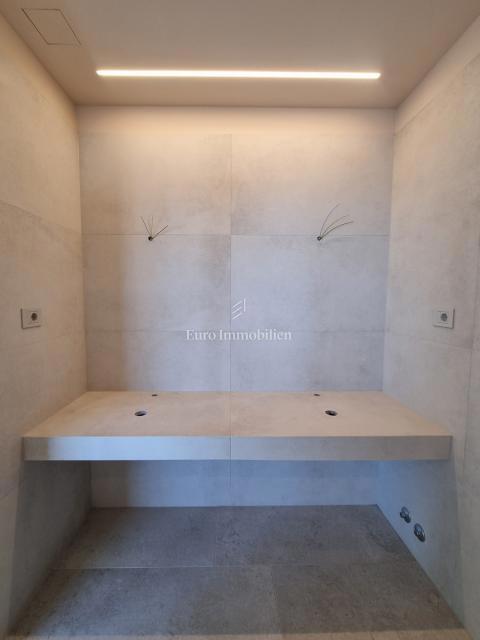 POREČ OKOLICA - moderna vila s strešno teraso, pogled na morje