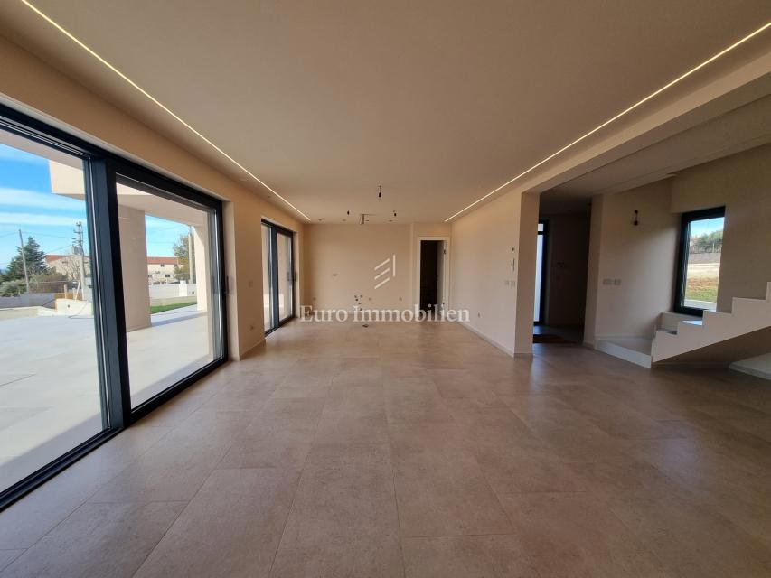 POREČ OKOLICA - moderna vila s strešno teraso, pogled na morje