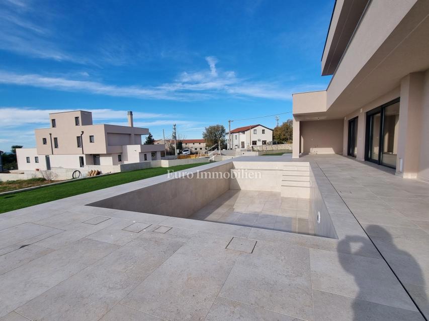 POREČ OKOLICA - moderna vila s strešno teraso, pogled na morje