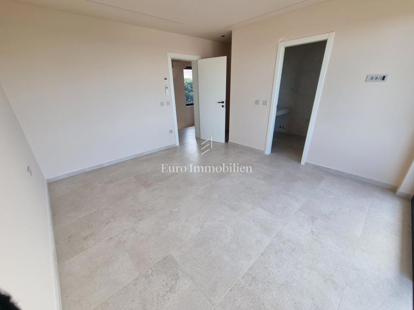 POREČ OKOLICA - moderna vila s strešno teraso, pogled na morje