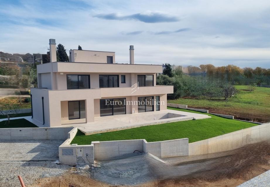 POREČ OKOLICA - moderna vila s strešno teraso, pogled na morje