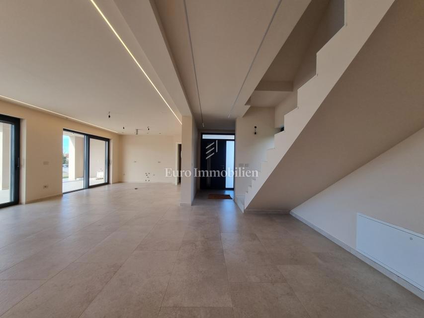 POREČ OKOLICA - moderna vila s strešno teraso, pogled na morje