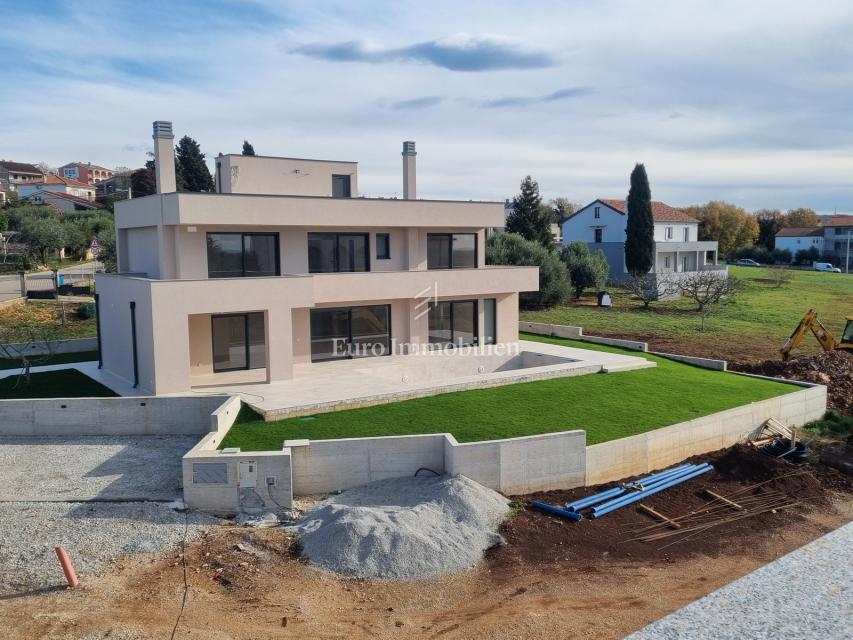 POREČ OKOLICA - moderna vila s strešno teraso, pogled na morje