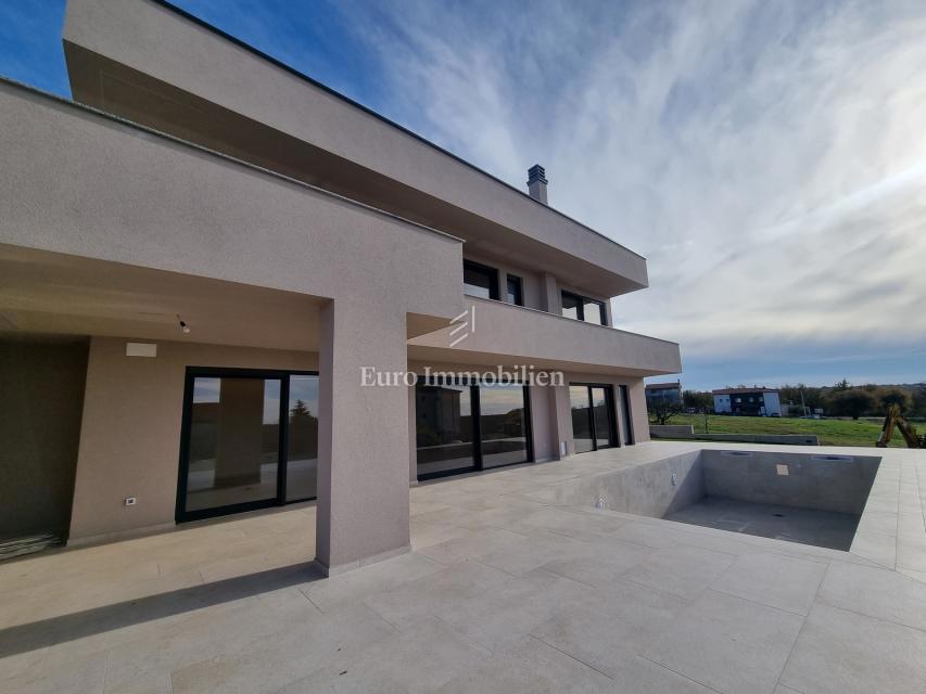 POREČ OKOLICA - moderna vila s strešno teraso, pogled na morje