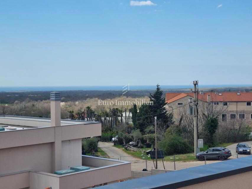 POREČ OKOLICA - moderna vila s strešno teraso, pogled na morje