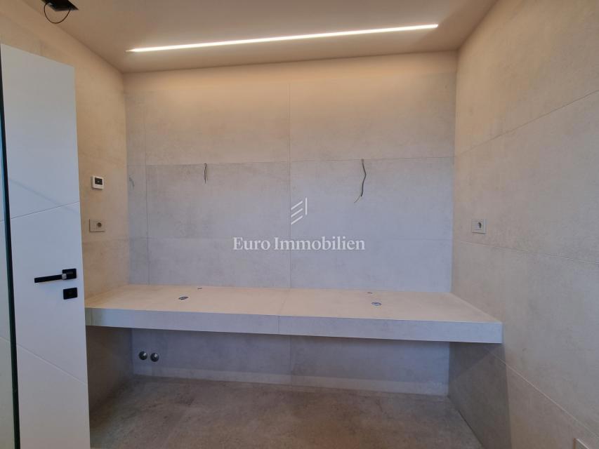 POREČ OKOLICA - moderna vila s strešno teraso, pogled na morje