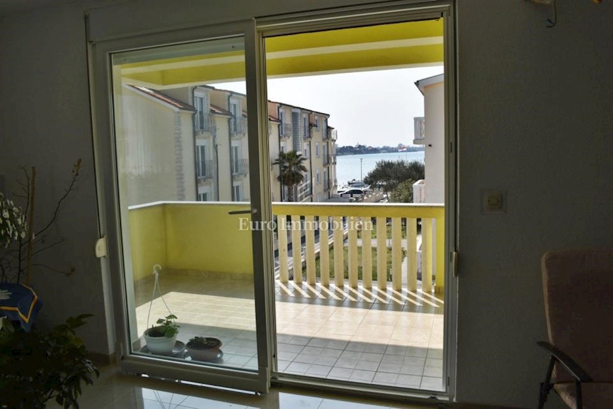 Kuća sa tri apartmana, blizina mora