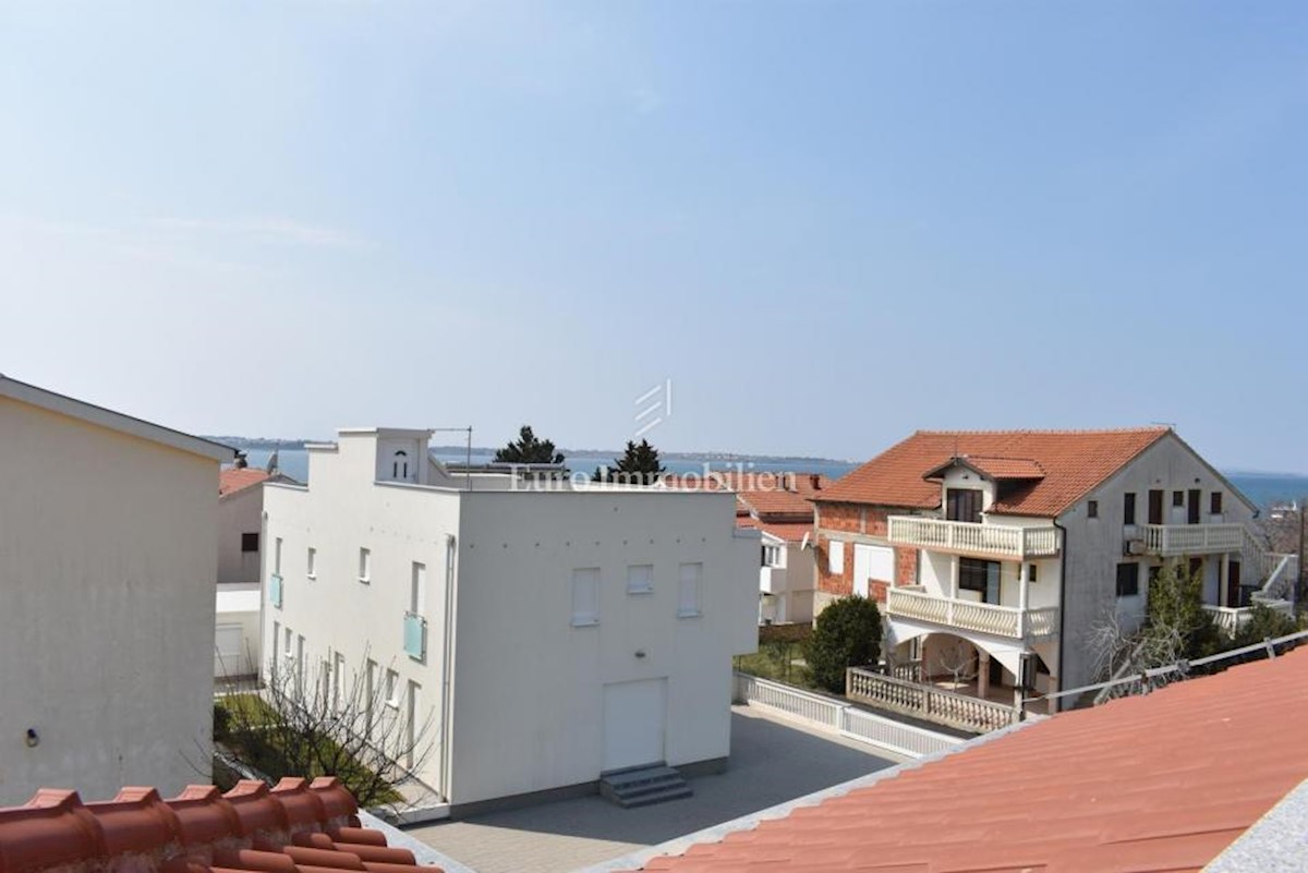 Kuća sa tri apartmana, blizina mora