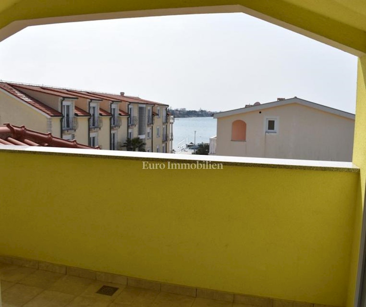 Kuća sa tri apartmana, blizina mora