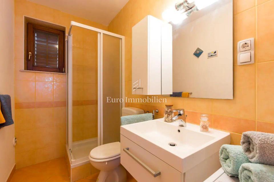 Klenovica, apartmajska hiša z lepim razgledom