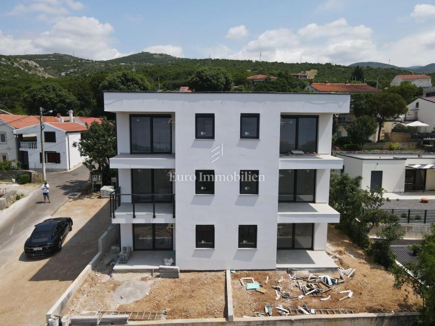 Stanovanje v novi stavbi s pogledom na morje