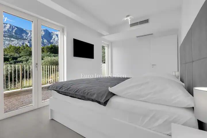 Apartma z bazenom v bližini plaže v Tučepih