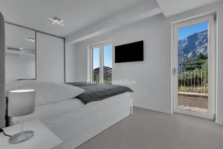 Apartma z bazenom v bližini plaže v Tučepih