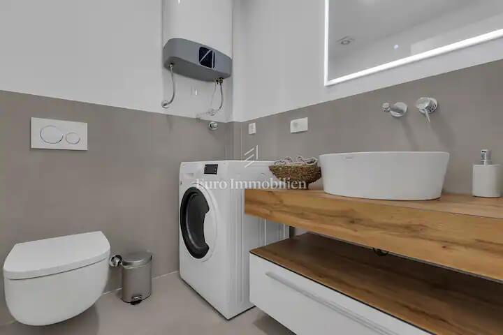 Apartma z bazenom v bližini plaže v Tučepih