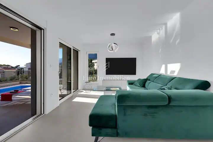 Apartma z bazenom v bližini plaže v Tučepih