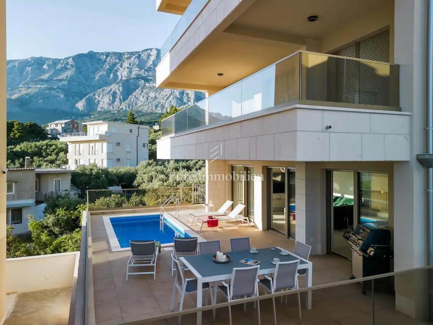 Apartma z bazenom v bližini plaže v Tučepih
