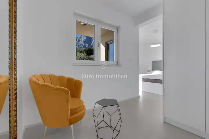 Apartma z bazenom v bližini plaže v Tučepih