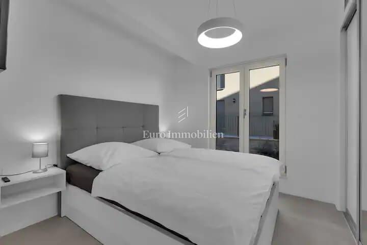 Apartma z bazenom v bližini plaže v Tučepih