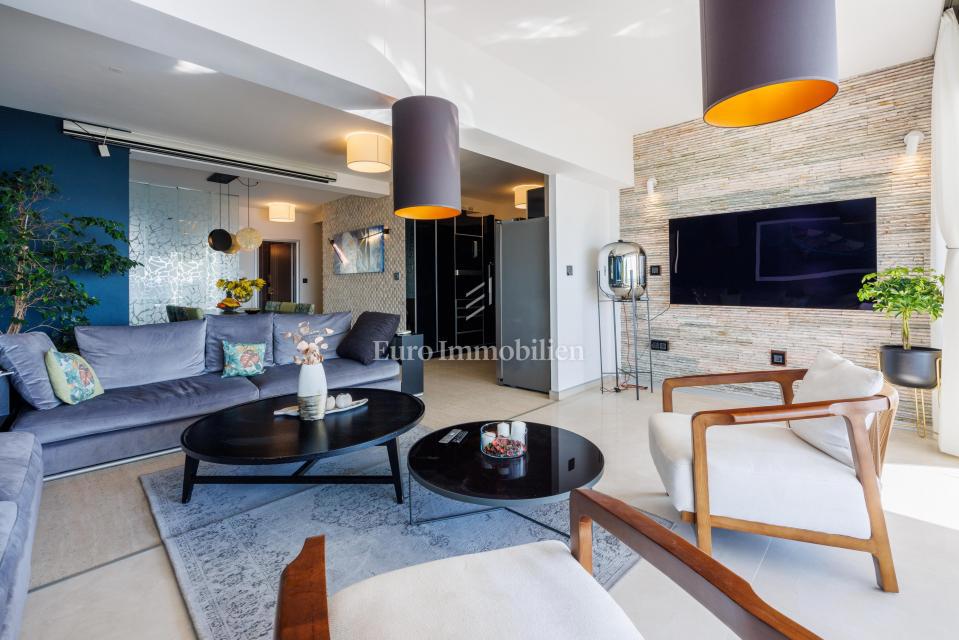Edinstven penthouse za prodajo v Crikvenici