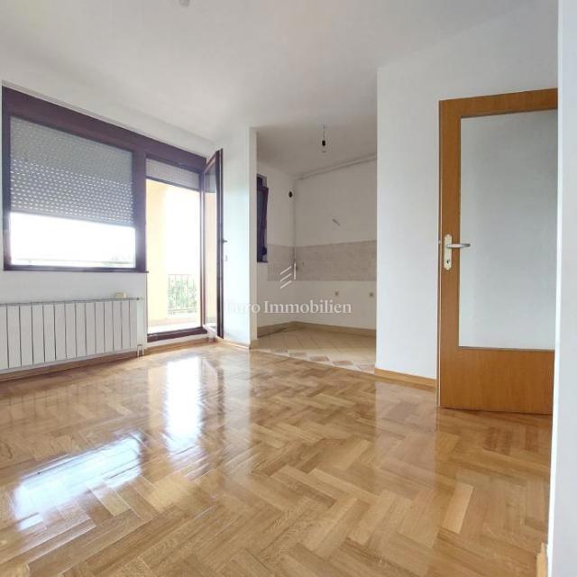 Donja Dubrava - prenovljeno stanovanje s parkiriščem