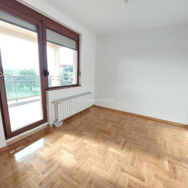 Donja Dubrava - prenovljeno stanovanje s parkiriščem