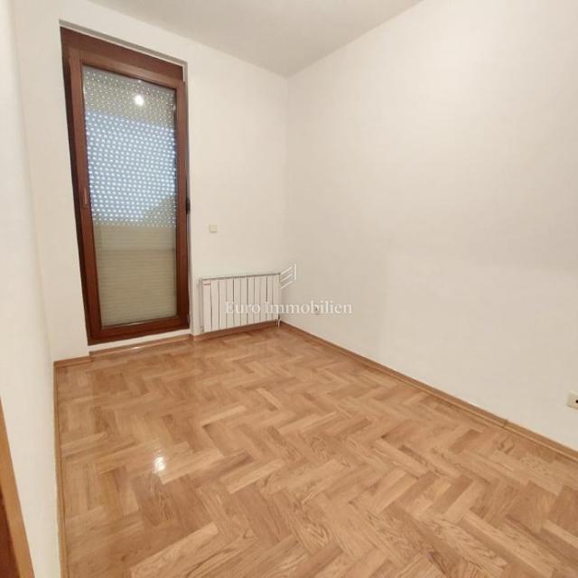 Donja Dubrava - prenovljeno stanovanje s parkiriščem