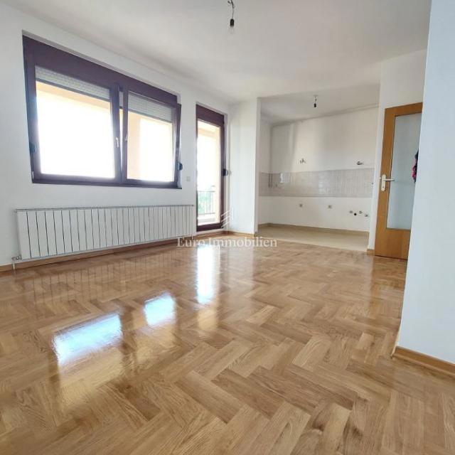 Donja Dubrava - prenovljeno stanovanje s parkiriščem