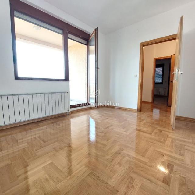 Donja Dubrava - prenovljeno stanovanje s parkiriščem