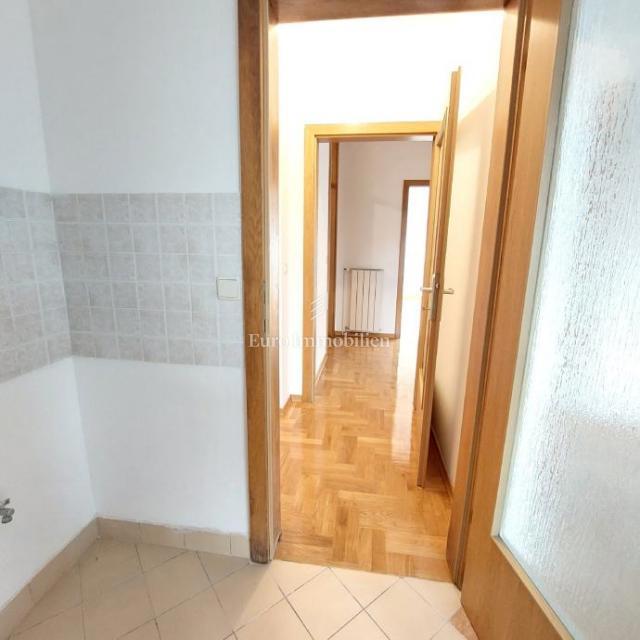 Donja Dubrava - prenovljeno stanovanje s parkiriščem