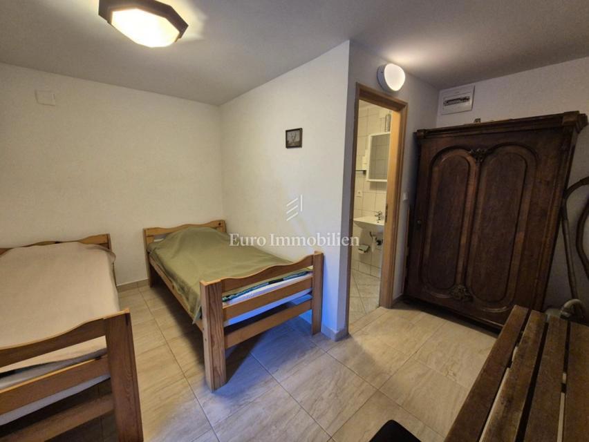 Murter - kamnita hiša s pogledom na morje