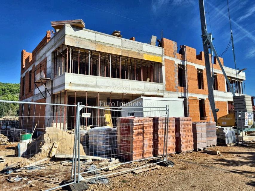 Tribunj, novogradnja - apartma s pogledom na morje