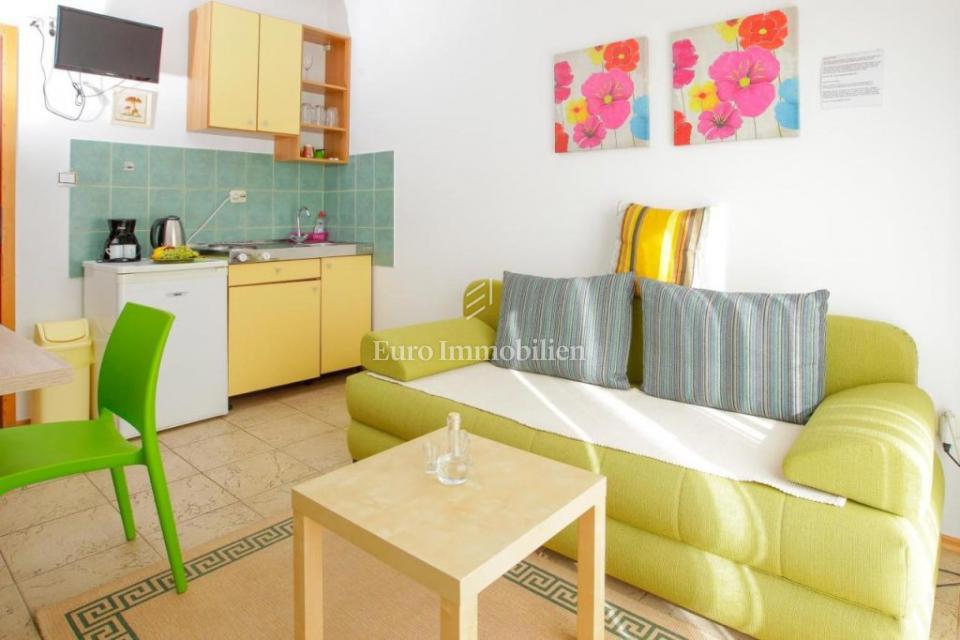 Pag - hiša s 6 apartmaji!