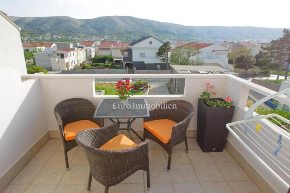 Pag - hiša s 6 apartmaji!