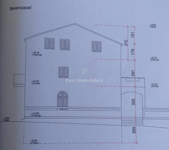 Pag - hiša s 6 apartmaji!