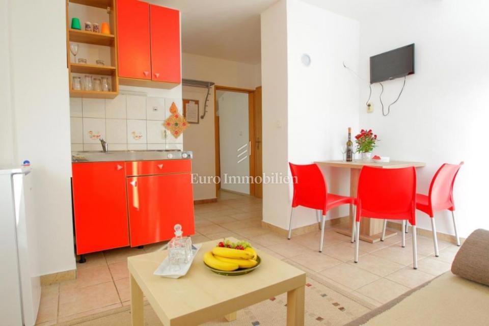 Pag - hiša s 6 apartmaji!
