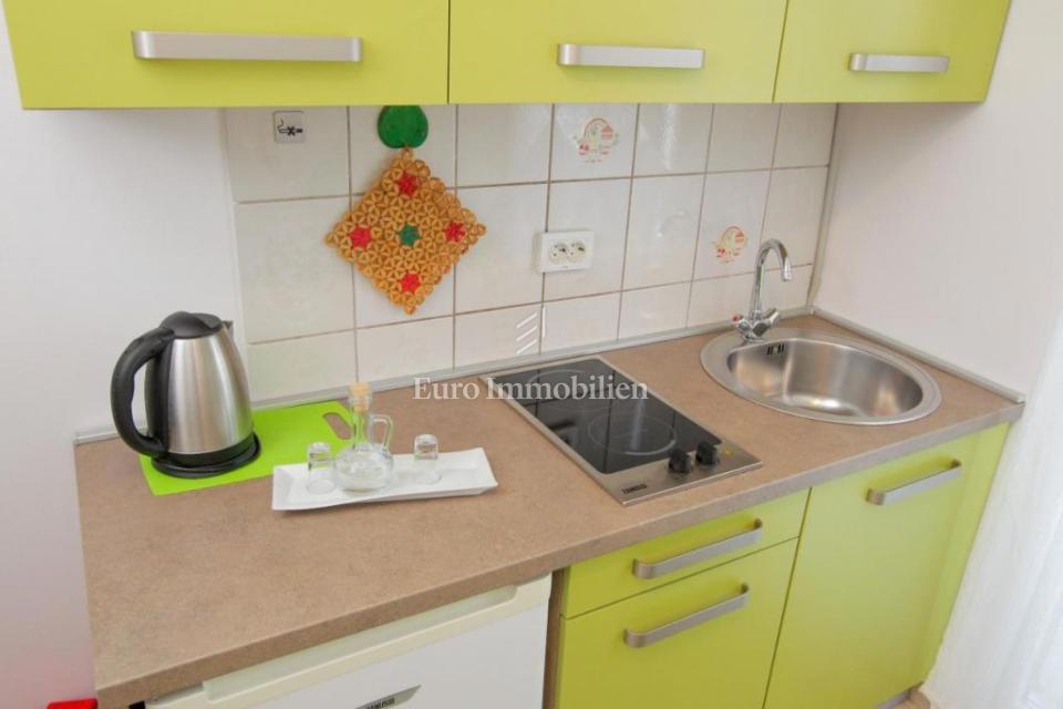 Pag - hiša s 6 apartmaji!